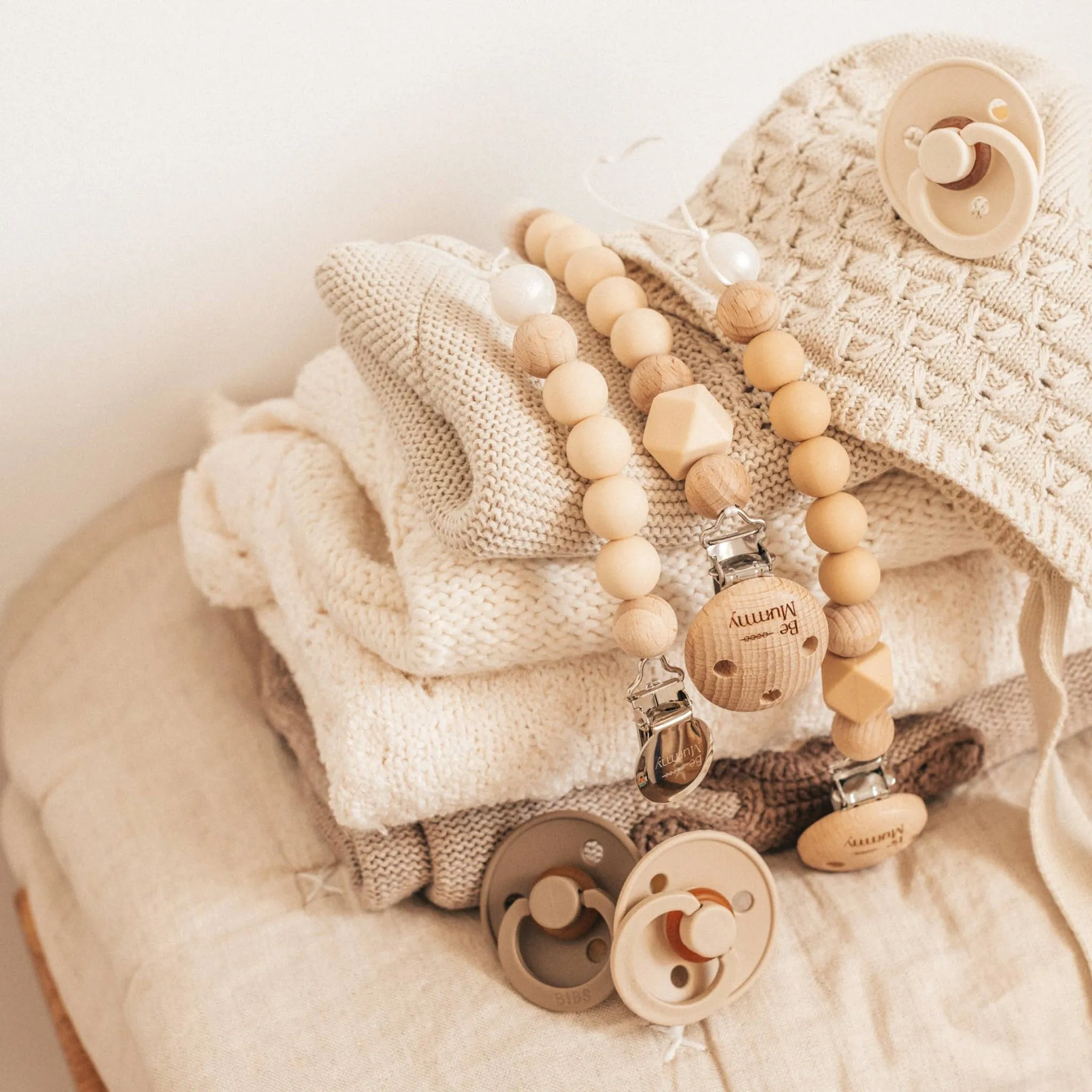 Be Mummy - Mini pacifier holder - Pearl: Camel
